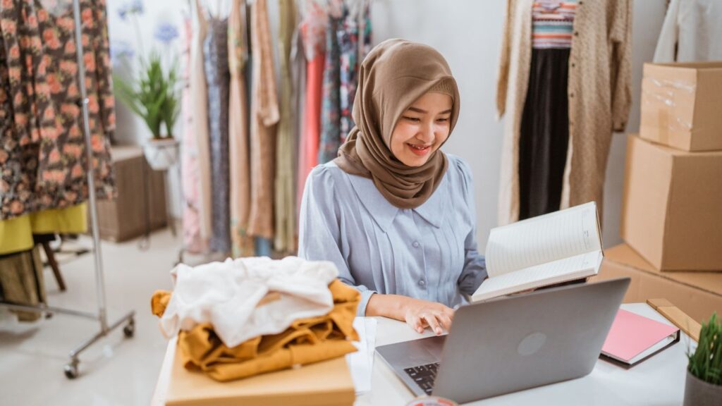 Strategi Jualan Online Laris di Marketplace dan Sosial Media