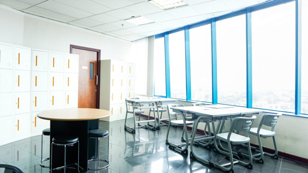 8. Digital Minimalism & Ruang Kerja Virtual yang Efektif