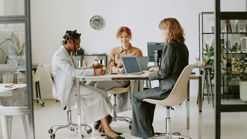 Future-Ready Workspace: 7 Strategi Super Cerdas Membentuk Kantor Masa Depan yang Lebih Produktif & Inspiratif 2 Brutal Untungnya Punya Kantor Profesional di Era Bisnis Digital
