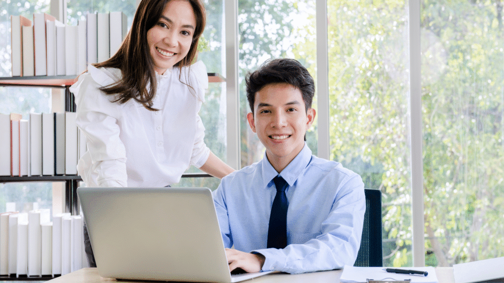 Lingkungan Kerja Positif: 7 Cara Super Membentuk Budaya Kantor yang Bikin Karyawan Betah 3 2. Gila Simpelnya Teknologi yang Membentuk Gaya Hidup Profesional